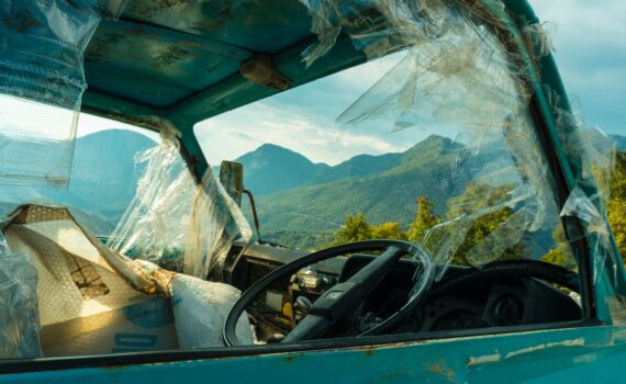 black vehicle steering wheel